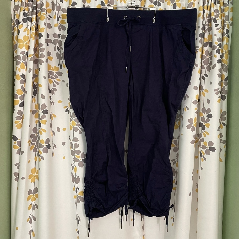 Torrid navy blue cropped poplin pants size 20
